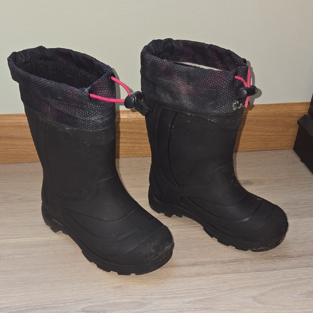 Black Kids Winter Snow Boots with Pink Drawcord